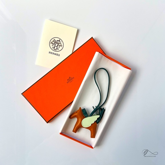 Brand new Hermes Pégase Charm PM Gold/Vert Cypress/Vert Fizz (Stamp U)